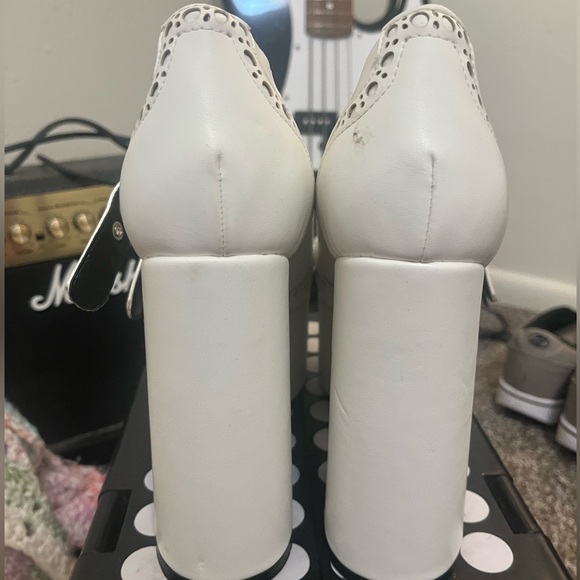 LAMODA PLATFORM HEELS - Picture 3 of 4